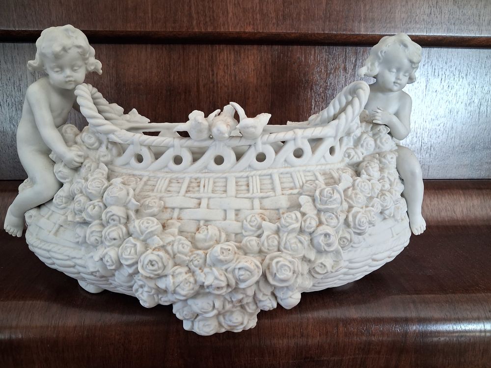 corbeille en porcelaine ( biscuit ) Décoration