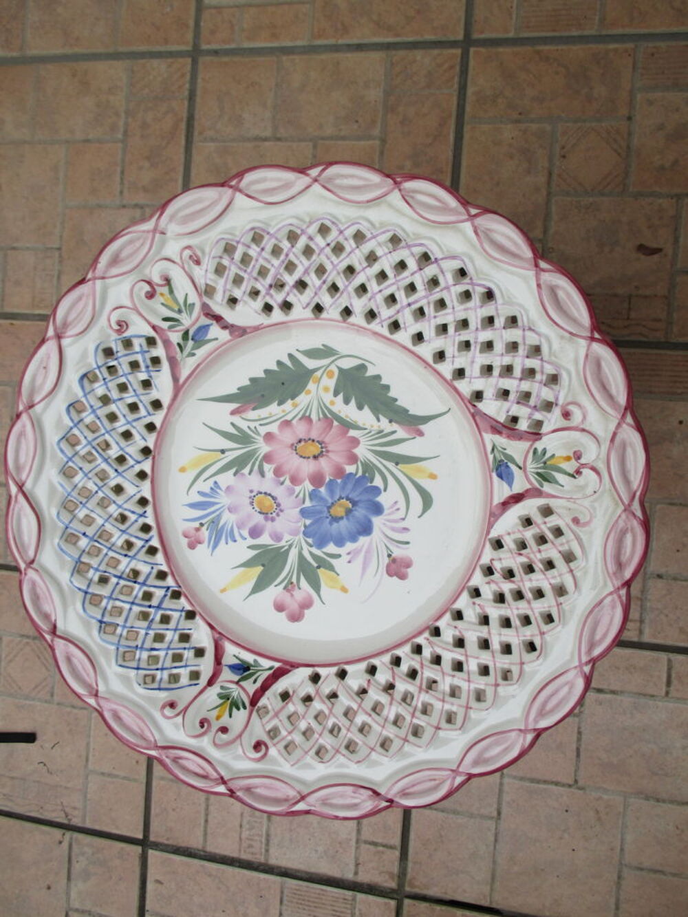 Assiette d&eacute;corative: motifs dentelles, fleurs, multi-couleur Décoration