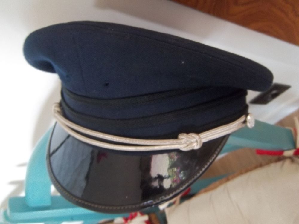 Casquette Canadienne collection militaire &eacute;quipement coiffe 
