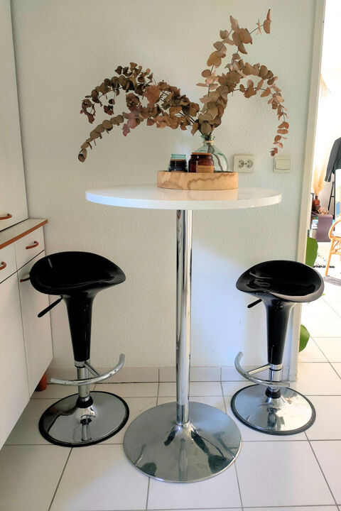 Table haute blanche, style bistrot 33 Avignon (84)