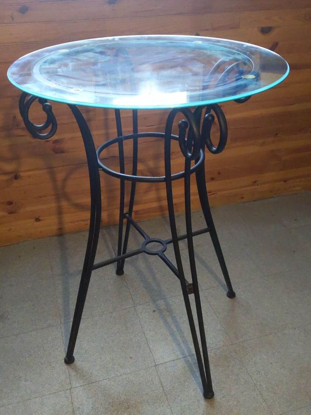 meuble de salon en fer et dessus en verre. Meubles