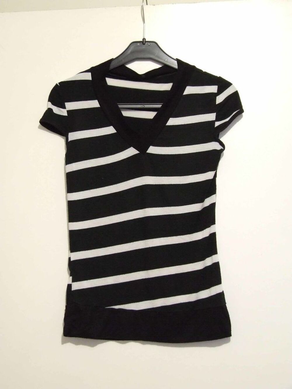 Tee-shirt &agrave; rayures, Noir et blanc, T. 1 (34 36) TBE Vtements