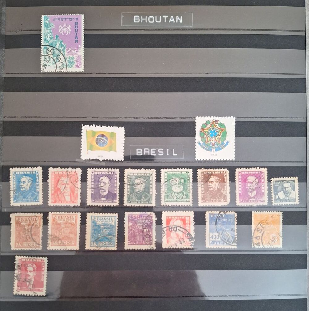 Lot de 200 timbres du monde entier 