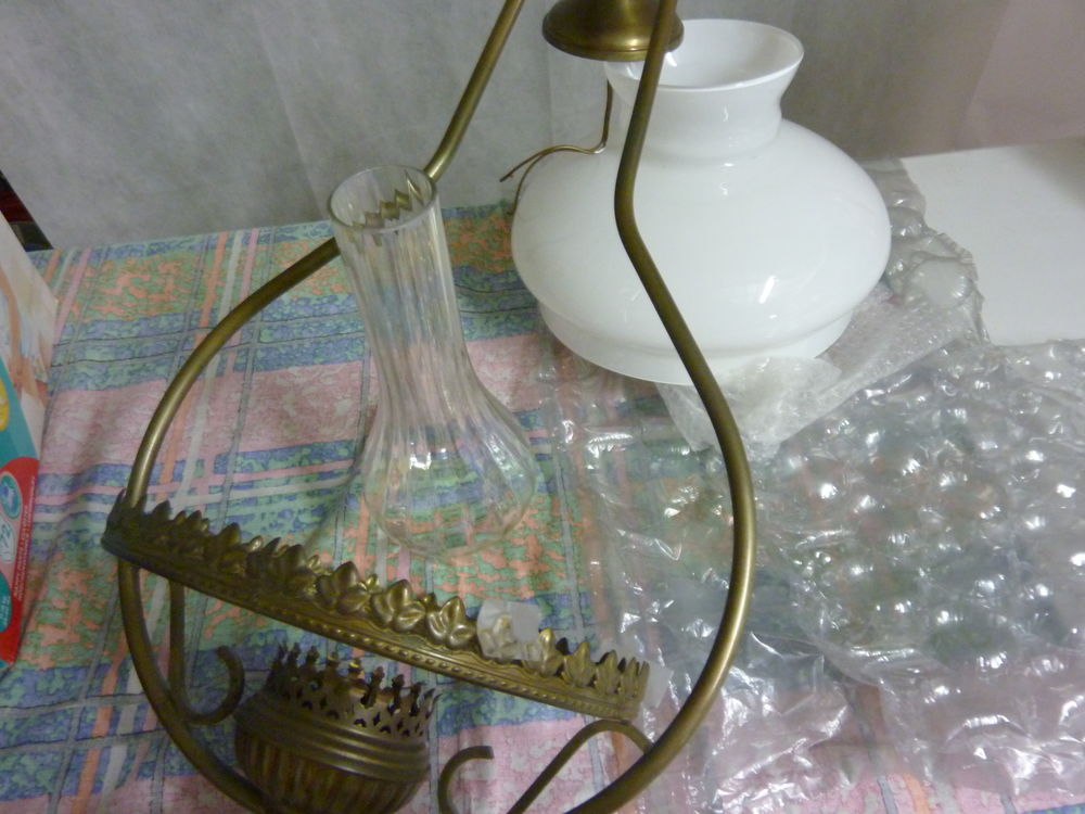 Lustre suspension p&eacute;trole opaline blanche Electroménager