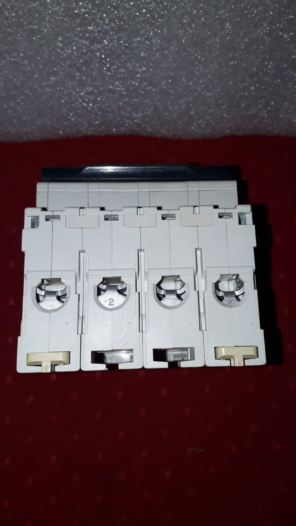 Merlin Gerin 24233 - Disjoncteur tetrapolaire C60N Bricolage