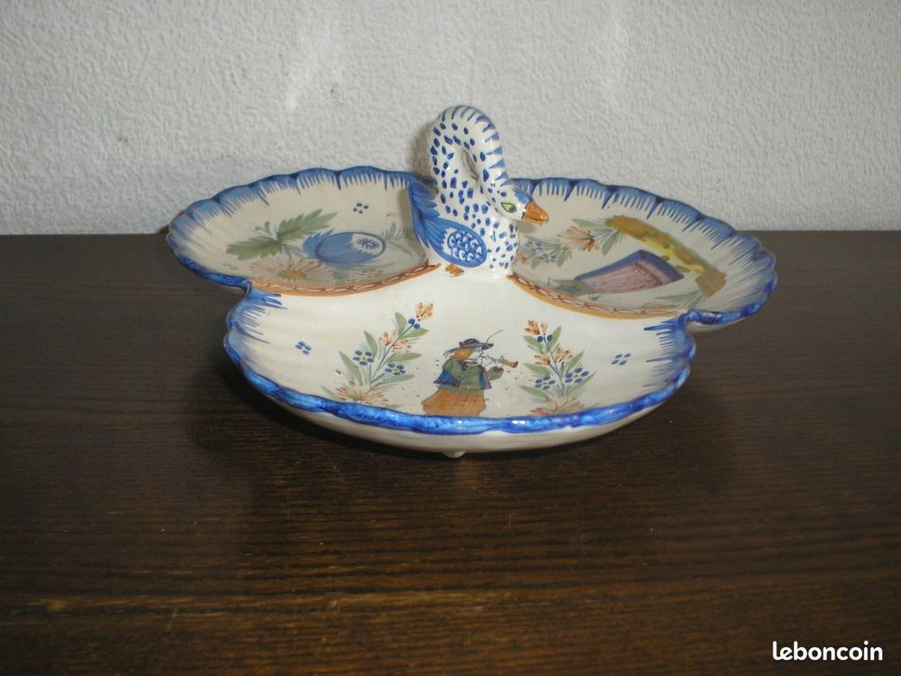 Serviteur 3 compartiments en fa&iuml;ence Henriot Quimper
Vintage 