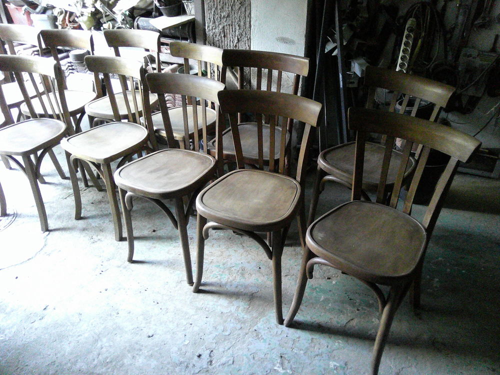 26 chaises de bistrot Meubles