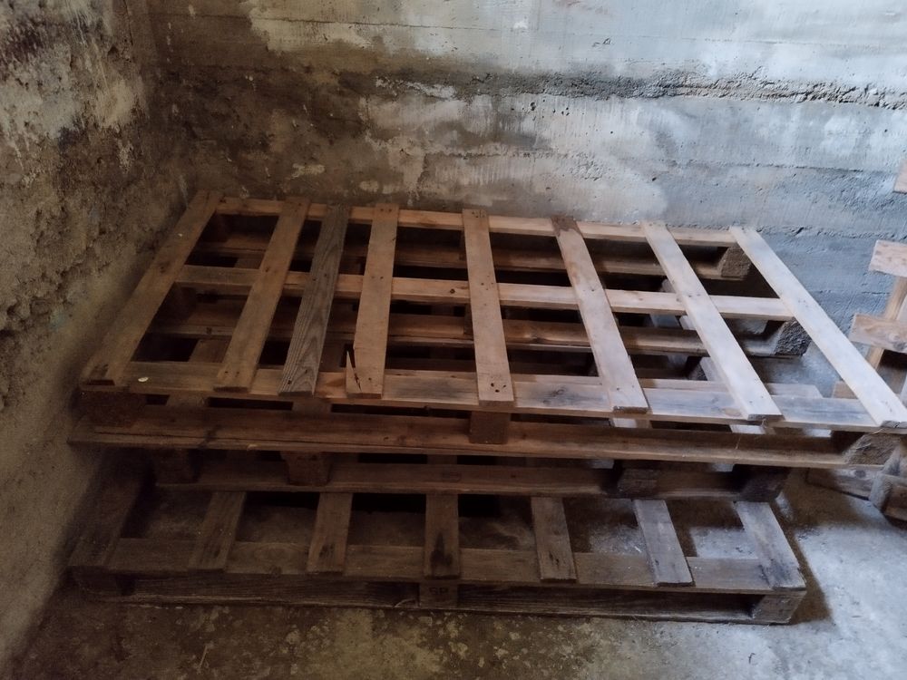 Palettes bois 1mx1m et 85x60 cm. Bricolage