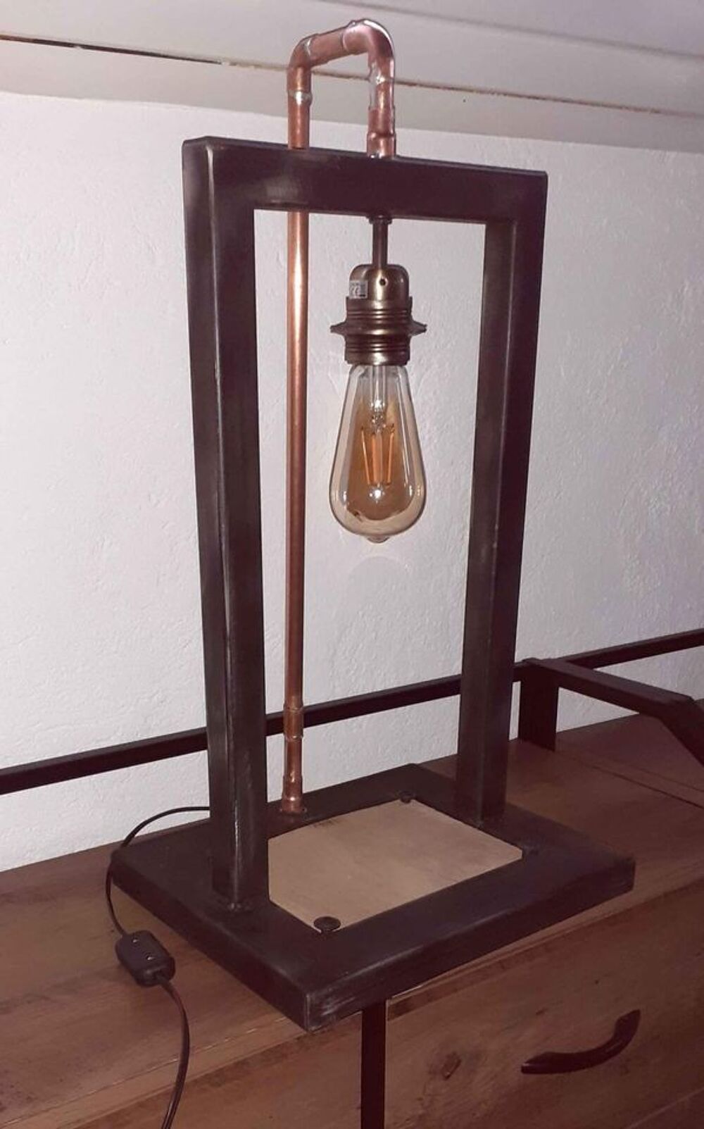 Lampe &agrave; poser, style industriel, fabrication artisanale Décoration