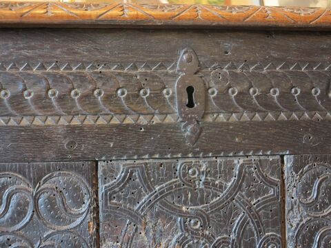 Coffre ancien bois XVIeme Villepreux (78)