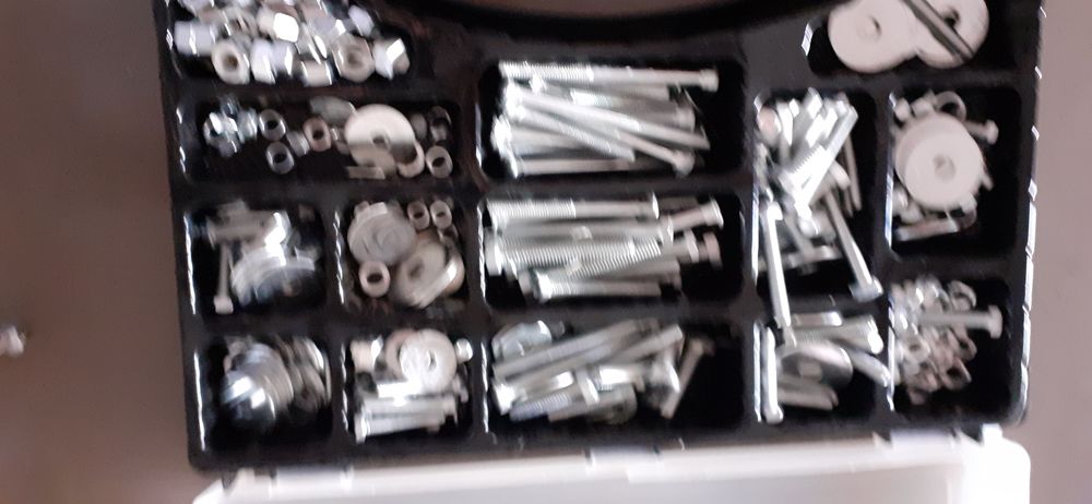 Coffret plastic de boulons, &eacute;crous, rondelles et divers (neu Bricolage
