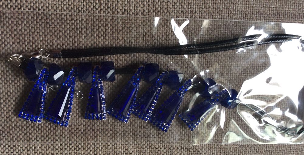 Collier fantaisie bleu - NEUF sous emballage Bijoux et montres