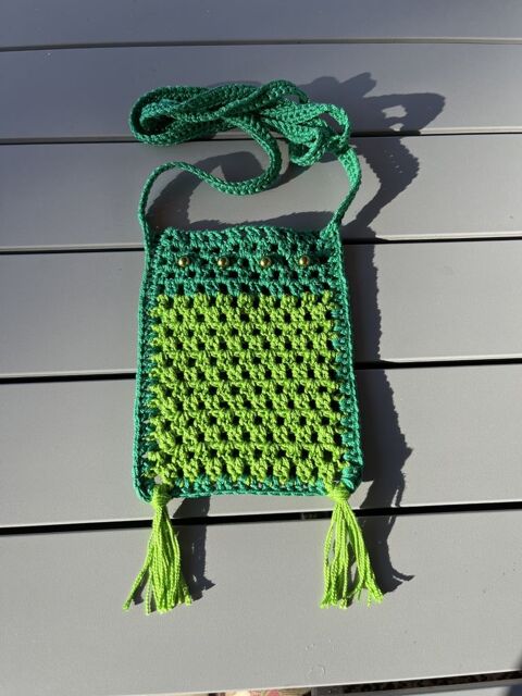 Sac  main en bandoulire Vert
18 x 13 cm
Bandoulire 1 m 40 18 Saint-Prix (95)
