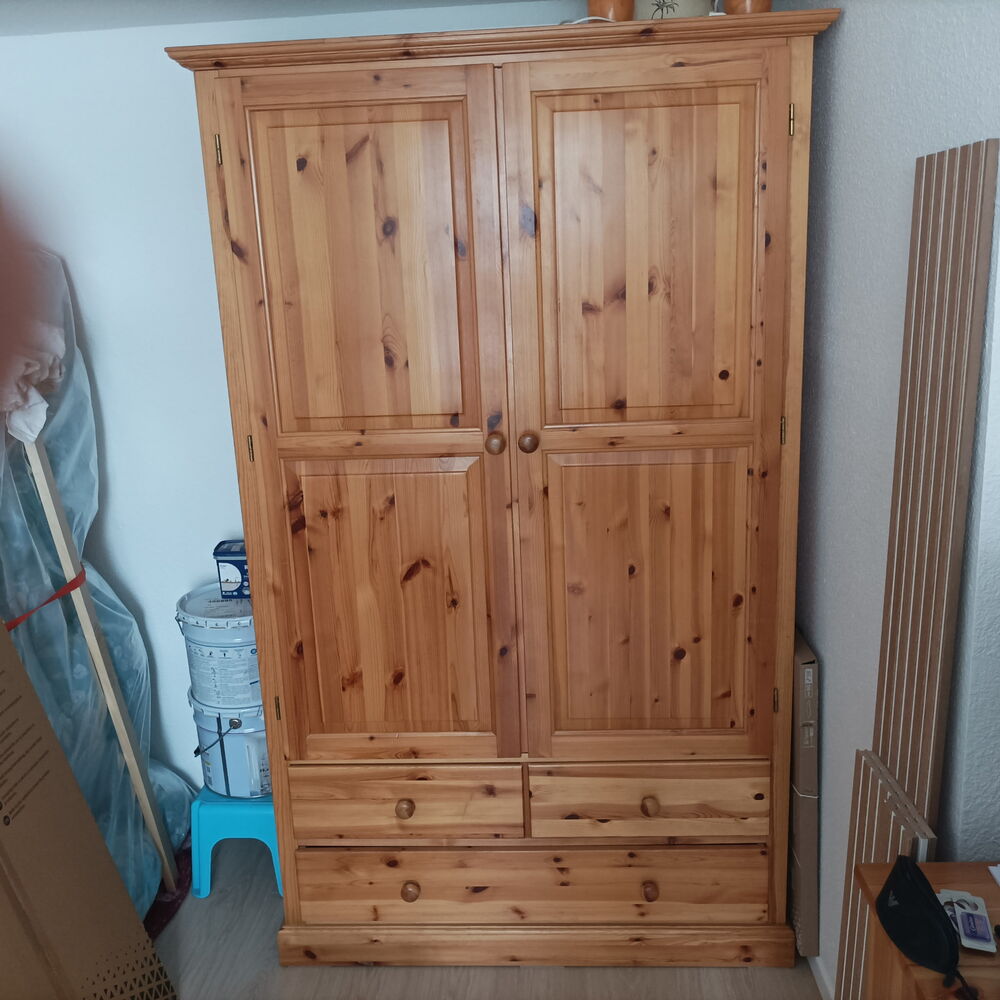 CHAMBRE EN PIN VERNIE NATUREL Meubles
