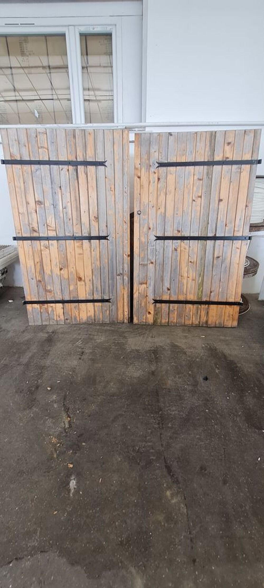 portail en bois
dimensions : 
H 195&times; L 120 chaque porte Jardin
