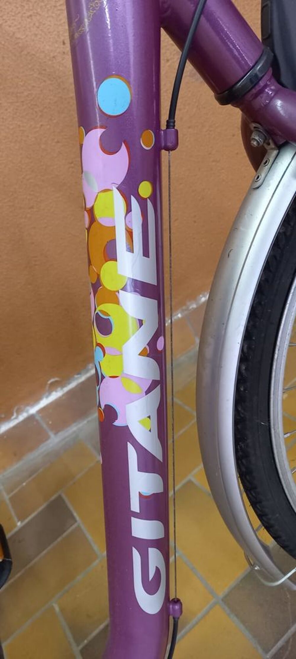  2 v&eacute;los de ville marque GITANE 
Vélos