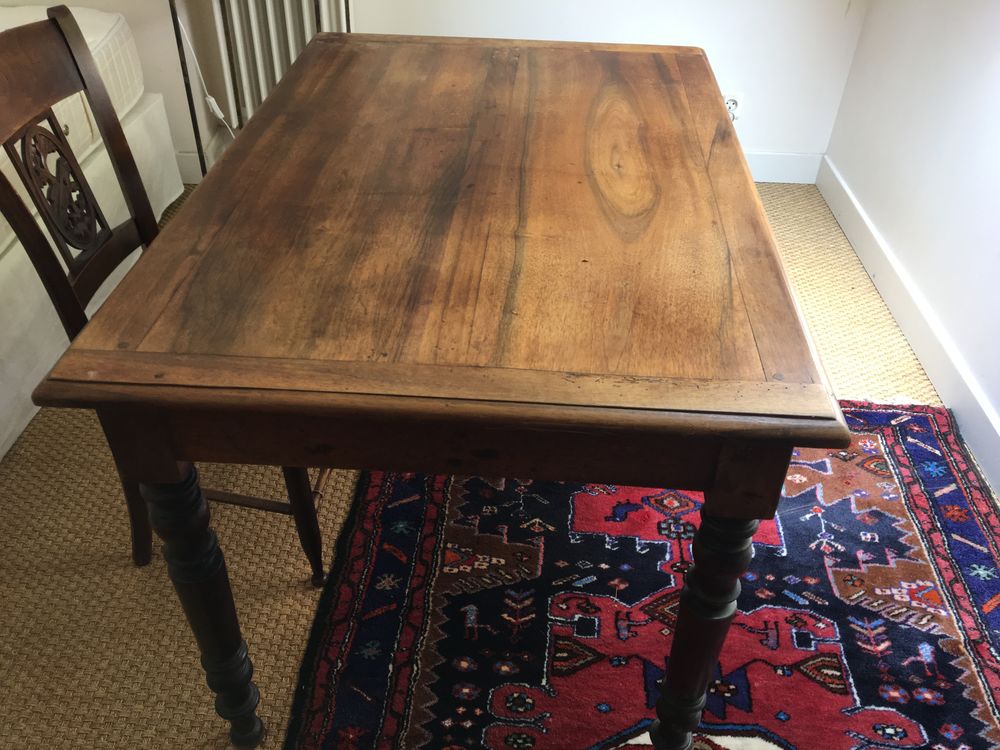  deux bureaux et une commode Meubles