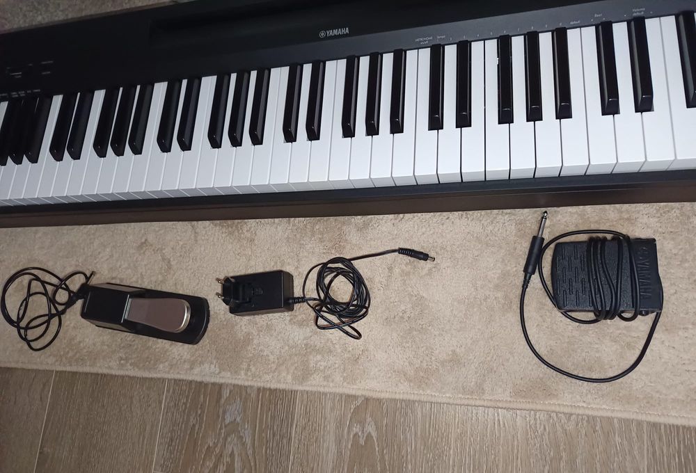 Piano YAMAHA P-145 B Consoles et jeux vid�os