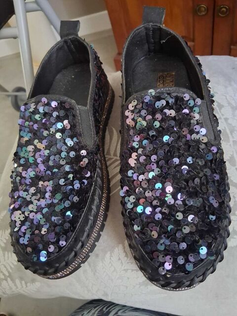 CHAUSSURES NOIRES BRILLANTES Lille (59)