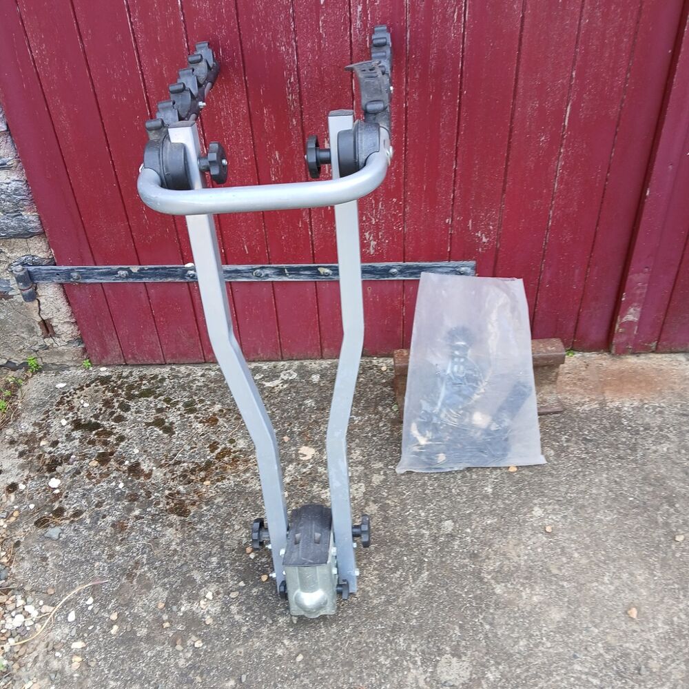 Porte-v&eacute;los gris sur boule d'attelage Vélos