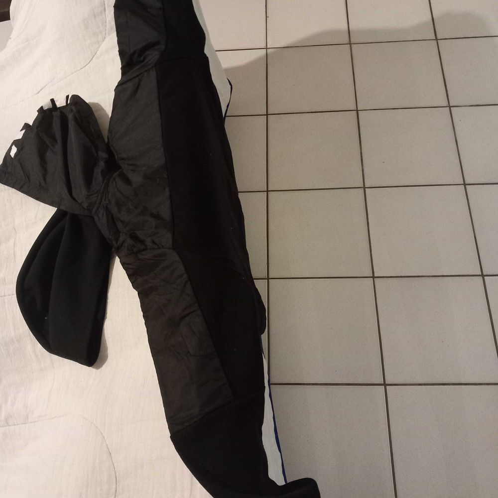 sweat noir &agrave; capuche ikks XS Vêtements enfants
