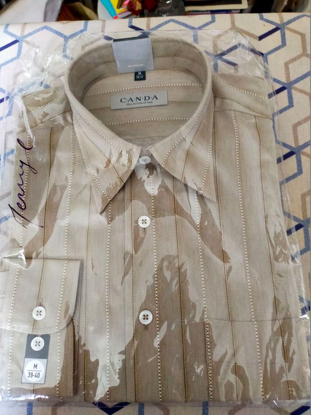 chemise C.A.N.D.A beige fonc&eacute; &agrave; l&eacute;g&egrave;res rayures blanches col Vtements