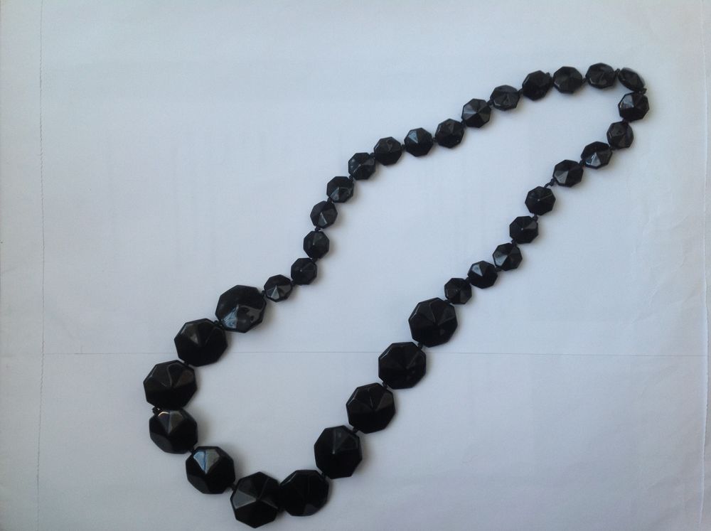 Collier noir Bijoux et montres