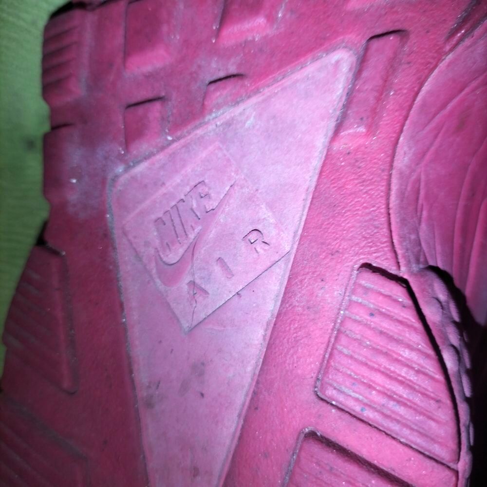 Basket Nike air Huarache rouge pointure 39 tr&egrave;s bon &eacute;tat Chaussures