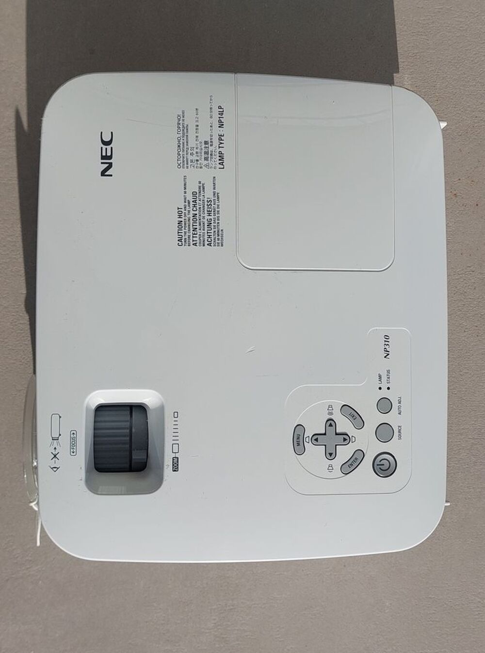 Lot Vid&eacute;oprojecteur NEC NP-310 et Ecran mural 100 pouces Photos/Video/TV