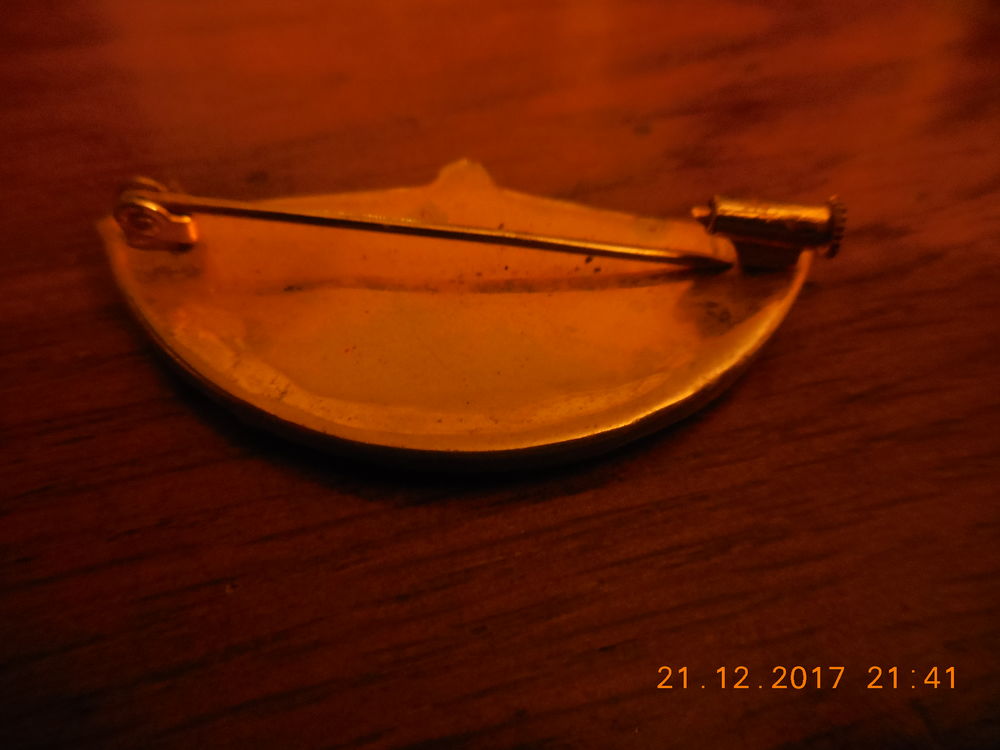 jolie broche fantaisie espagnole Bijoux et montres