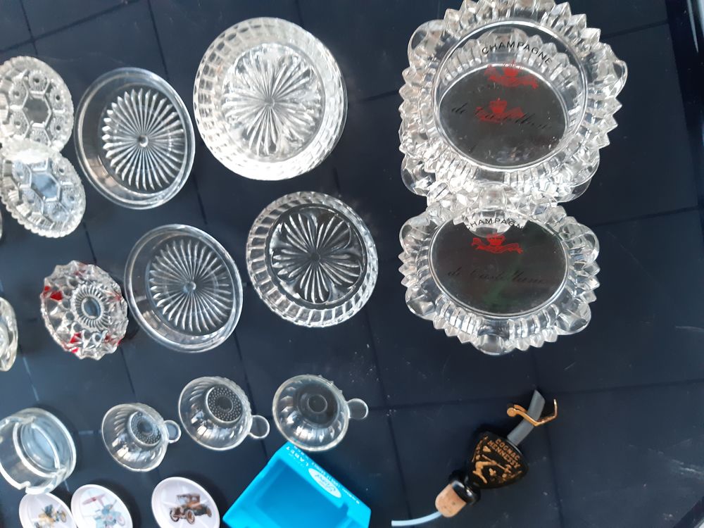 Cendriers &amp; Sous-verres ou bouteilles anciens. Décoration