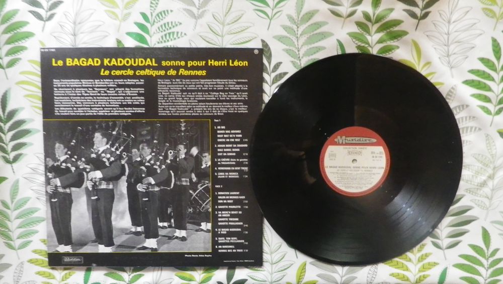 LE BAGAD KADOUDAL sonne pour Herri LEON Le cercle celtique CD et vinyles