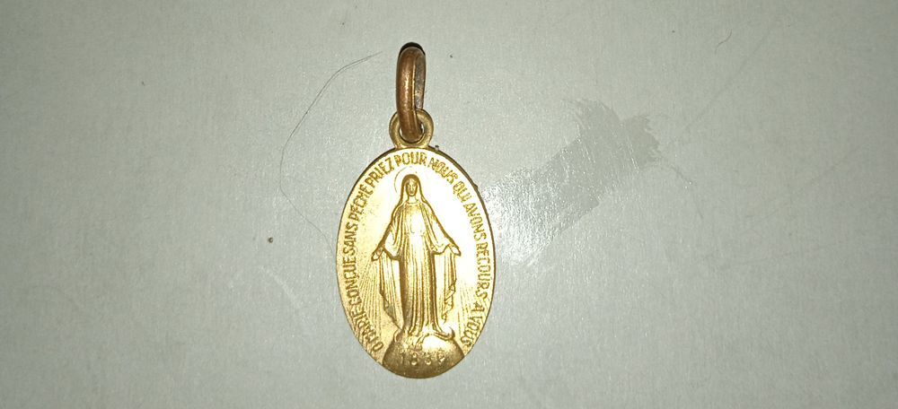M&eacute;daille Vierge Marie Bijoux et montres