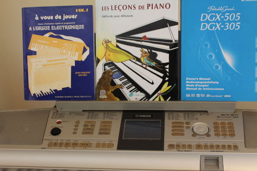 Piano num&eacute;rique Yamaha DGX-305 Instruments de musique