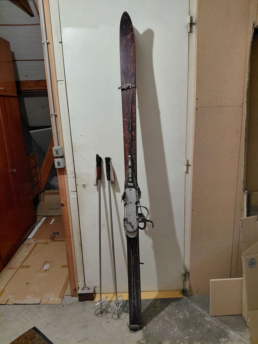 Ski Alpin en bois + Batons 