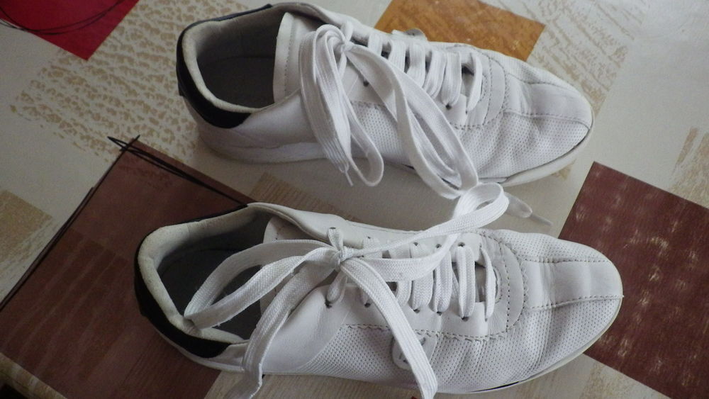 Paire de baskets Geox blanches pointure 38
Chaussures