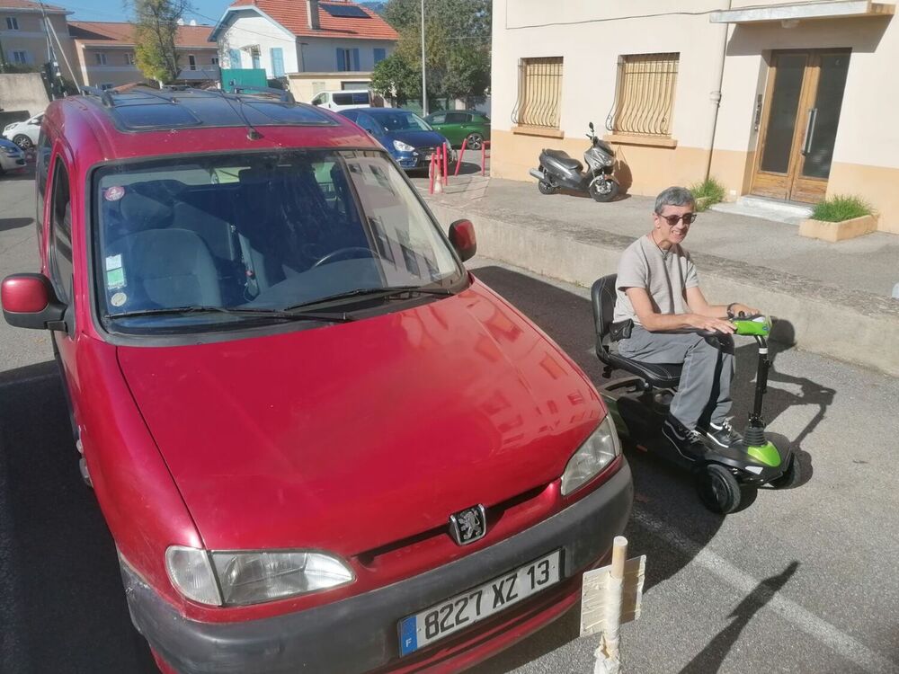   je recherche une auxiliaire de vie  