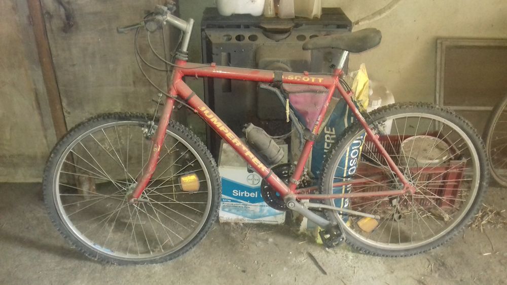  Lot de 2 V&eacute;los VTT en bon &eacute;tat g&eacute;n&eacute;ral Vélos
