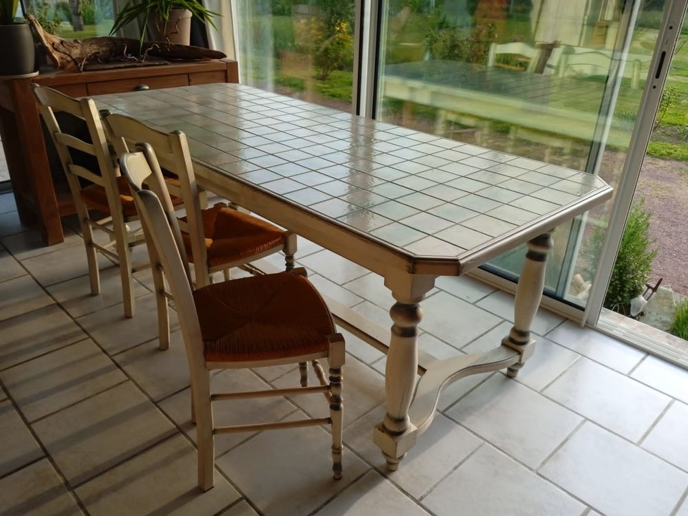 Table et 6 chaises Meubles