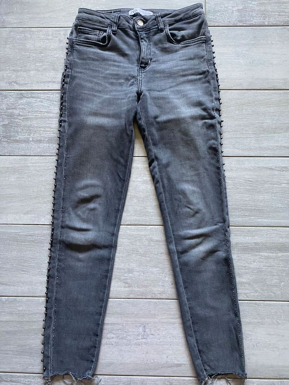 jean d&eacute;lav&eacute; noir Zara t 38 Vêtements
