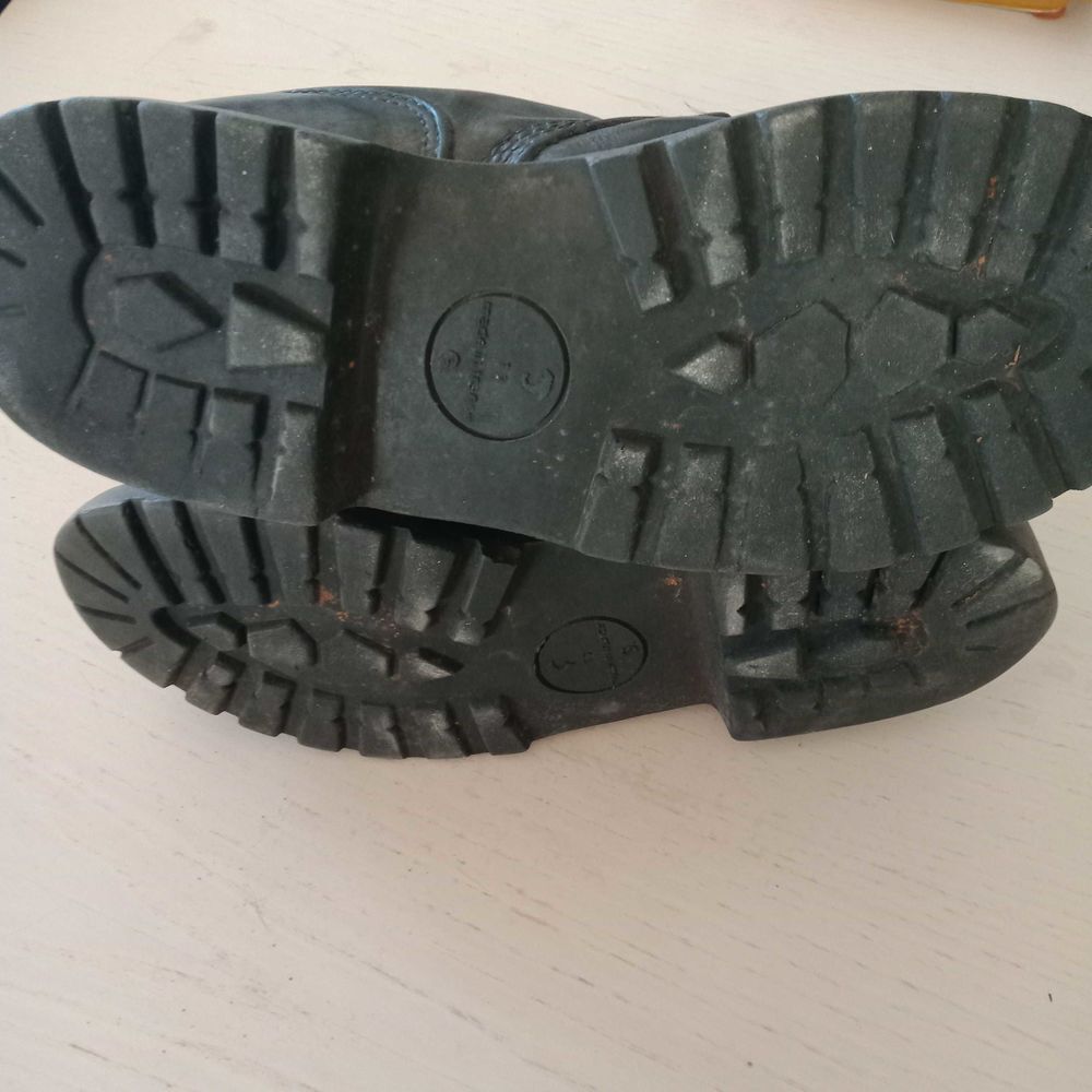 1 paire de "rangers" cuir souple 