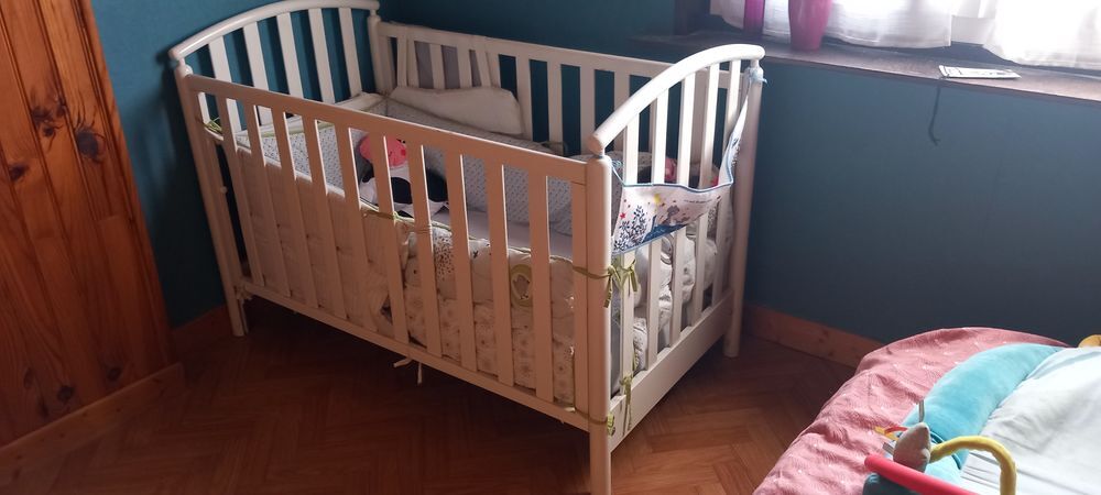 Lit b&eacute;b&eacute;, chaise haute, lit pliant Puériculture
