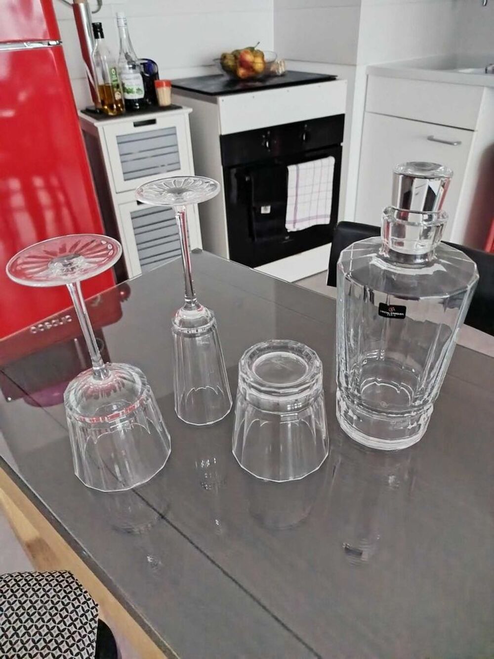 verre et carafe en cristal Décoration