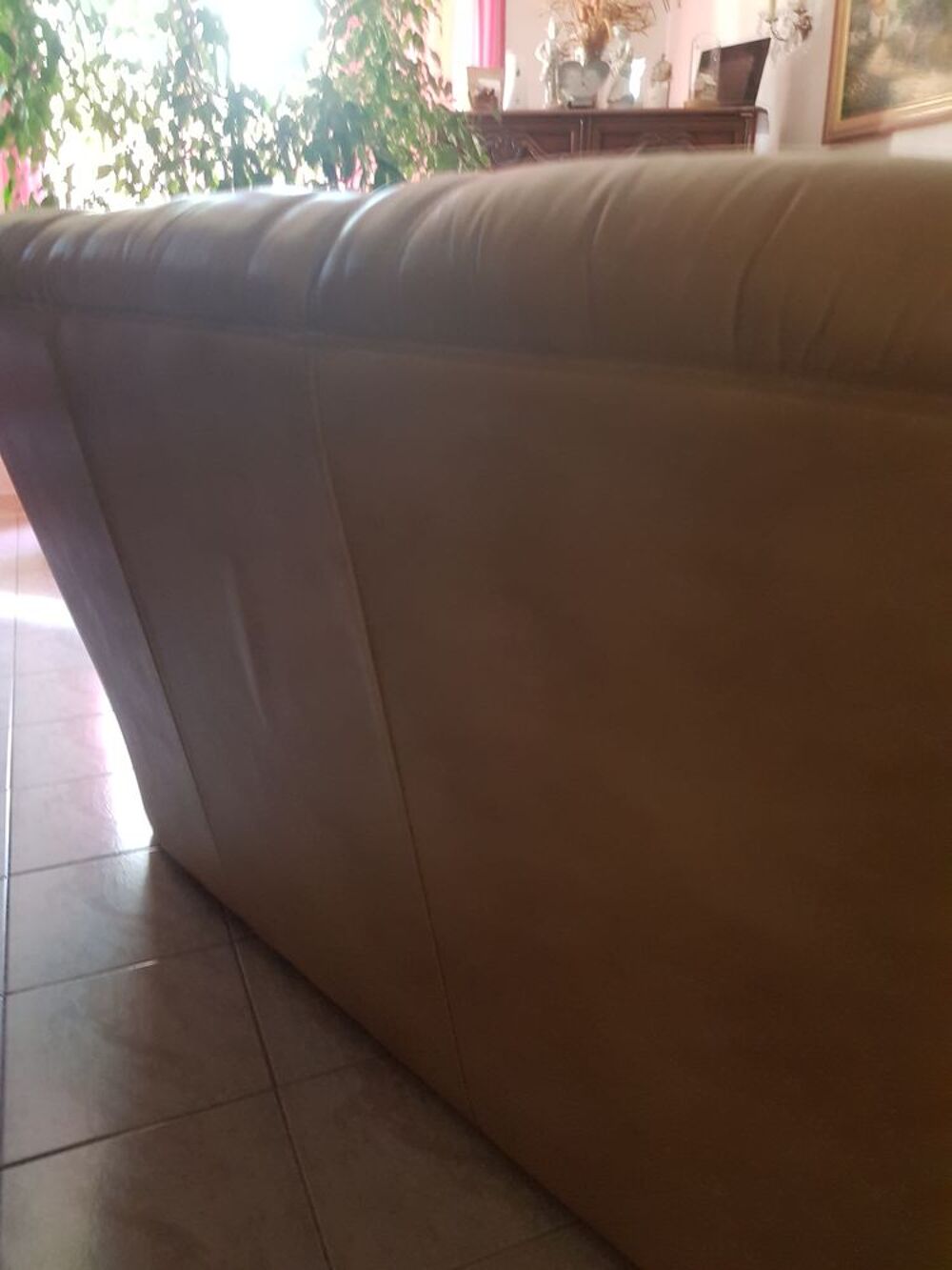 Vent canap&eacute; cuir beige tr&egrave;s bon &eacute;tat Meubles