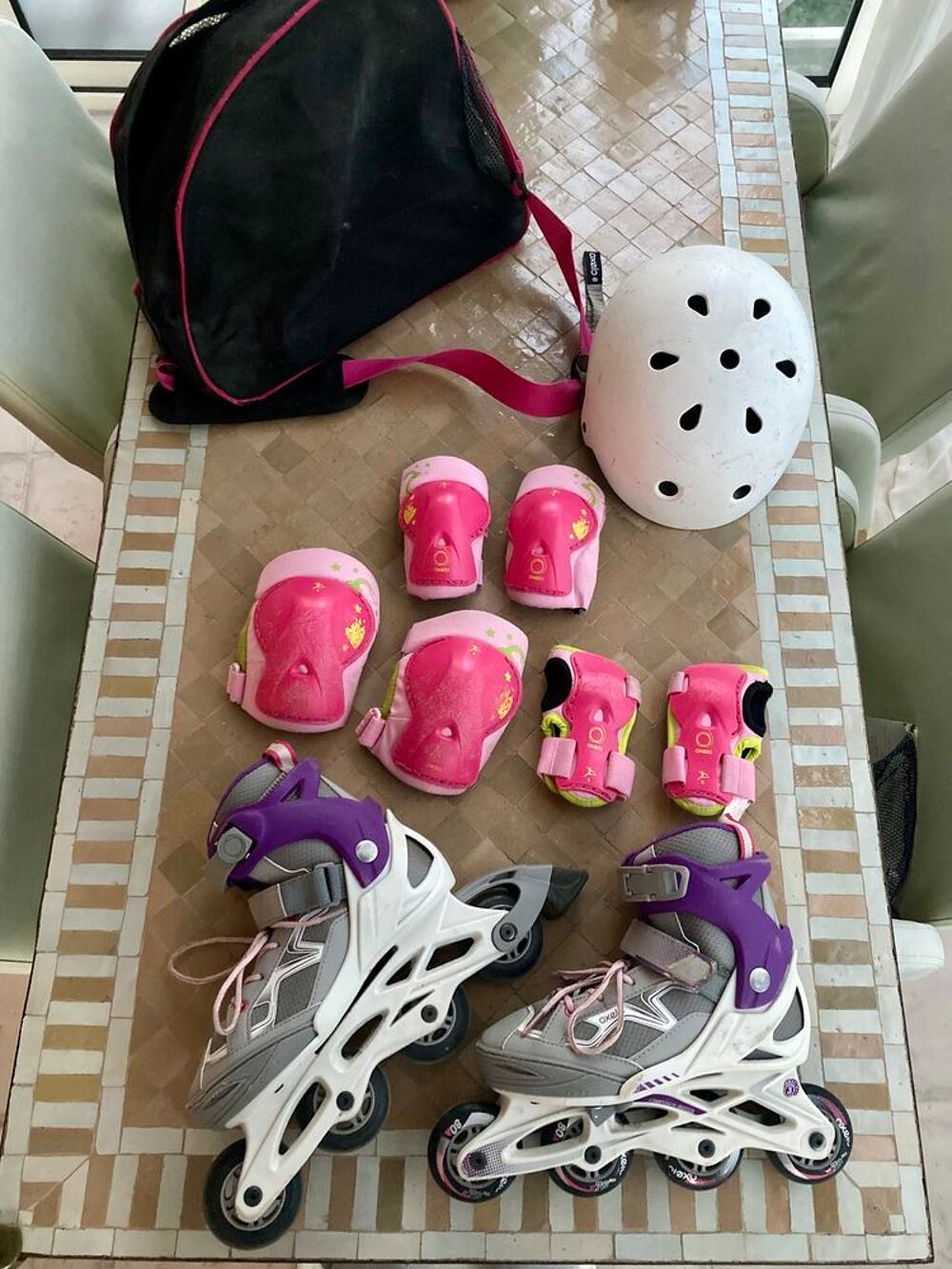 Ensemble de rollers, protections et casque Sports
