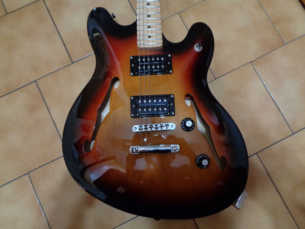 SQUIER by FENDER Starcaster Instruments de musique