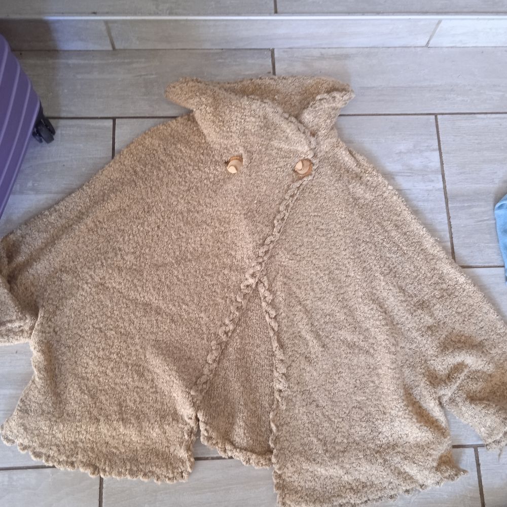 Pancho marron clair fermeture boutons encolure 70 % acryliqu Vêtements