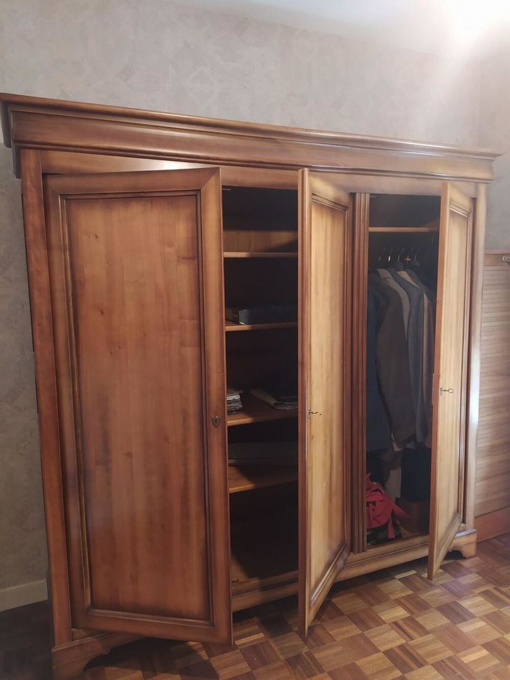 ARMOIRE EN MERISIER 3 PORTES Meubles