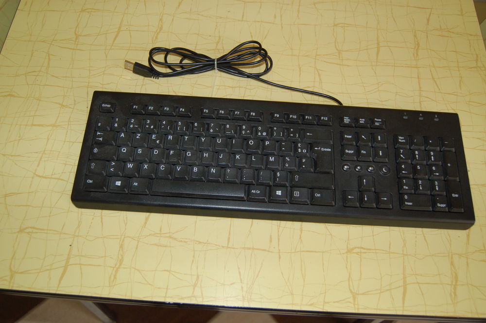 Clavier 
Clavier et souris
Matériel informatique