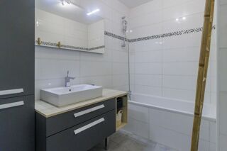  Appartement à louer 4 pièces 87 m²